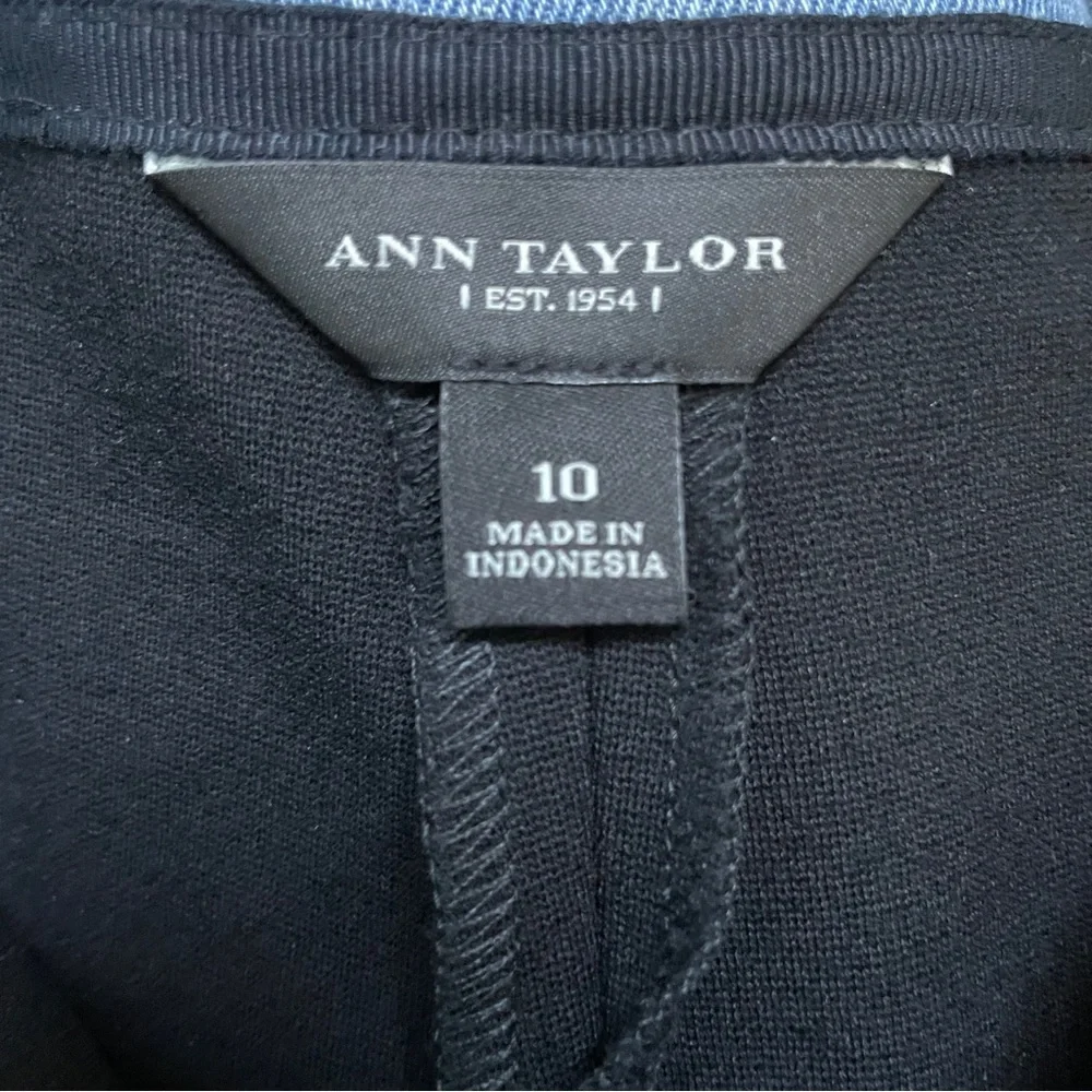 Ann Taylor Black Stretch Pencil Skirt Ruffled Hem Size 10